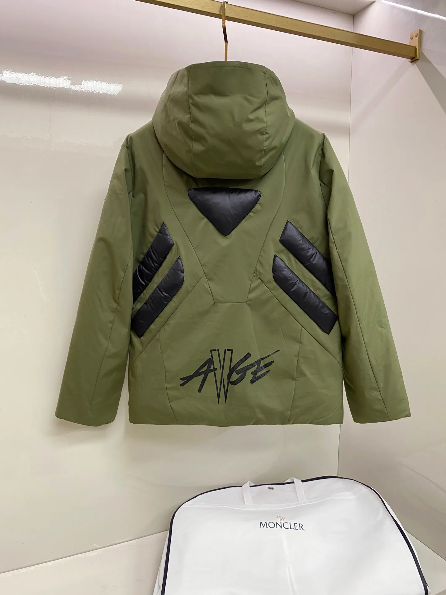 Men's Jackets And Down Jackets MONCLER 18029239