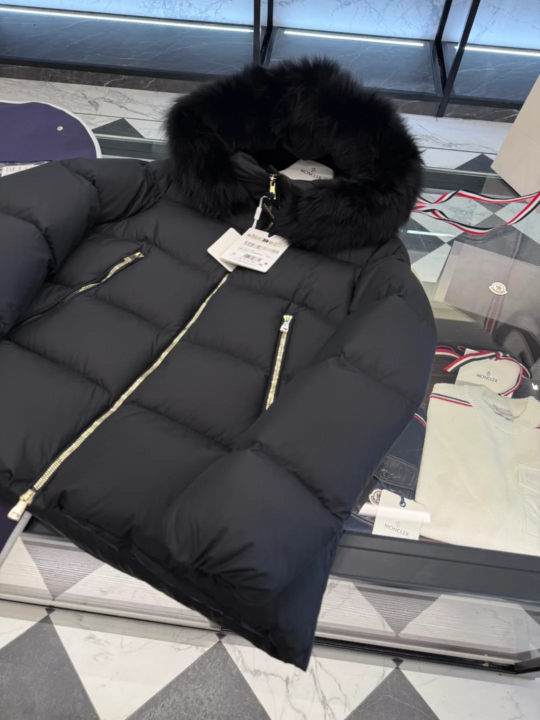 Women's Jackets And Down Jackets MONCLER 18510380