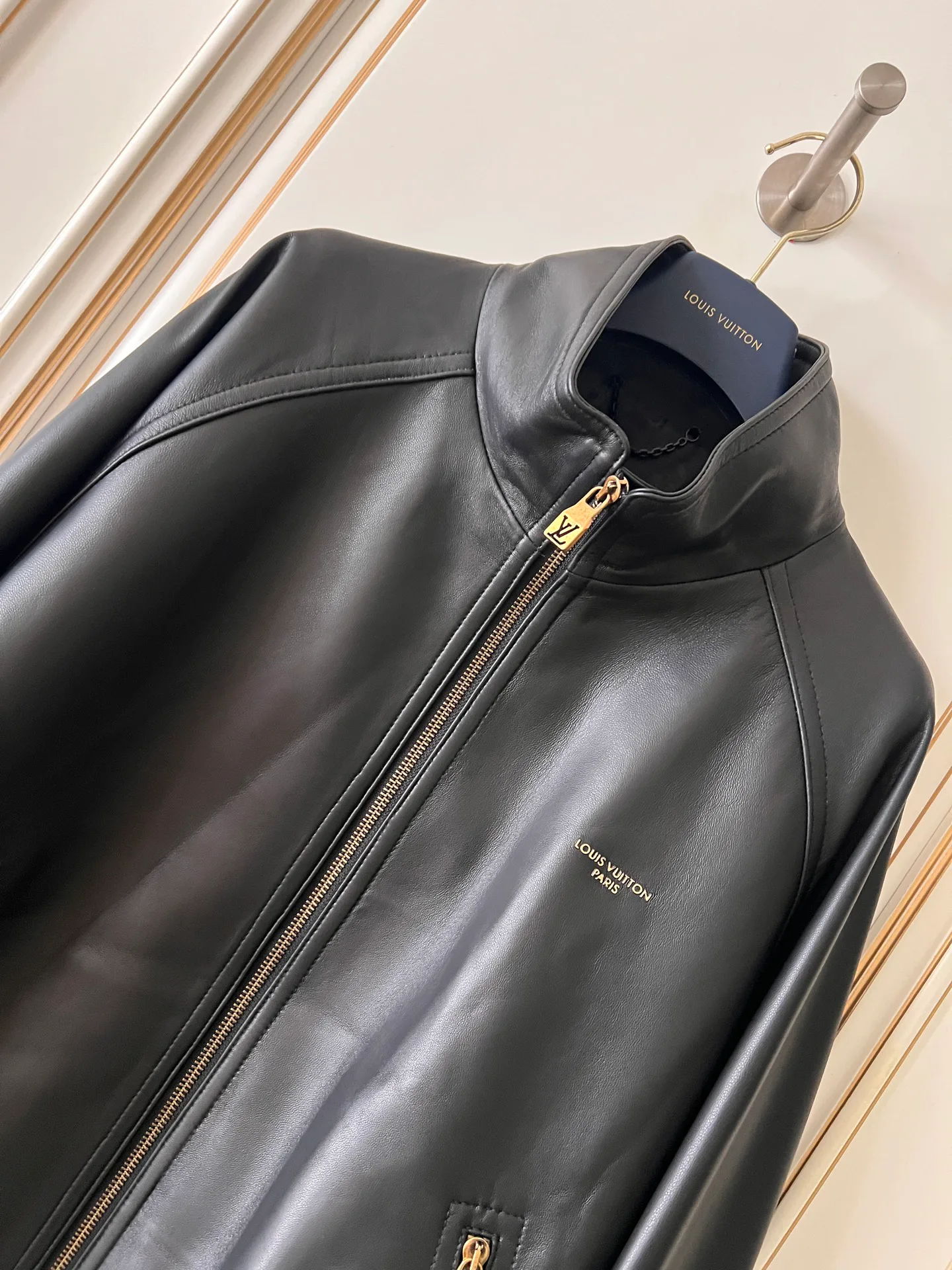 Women's Leather Jackets And Sheepskin Coats LOUIS VUITTON 18408996