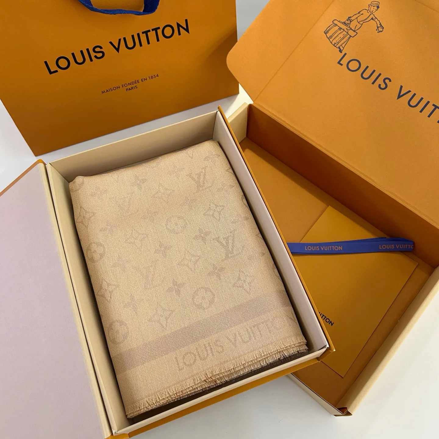 Scarves LOUIS VUITTON 18267553