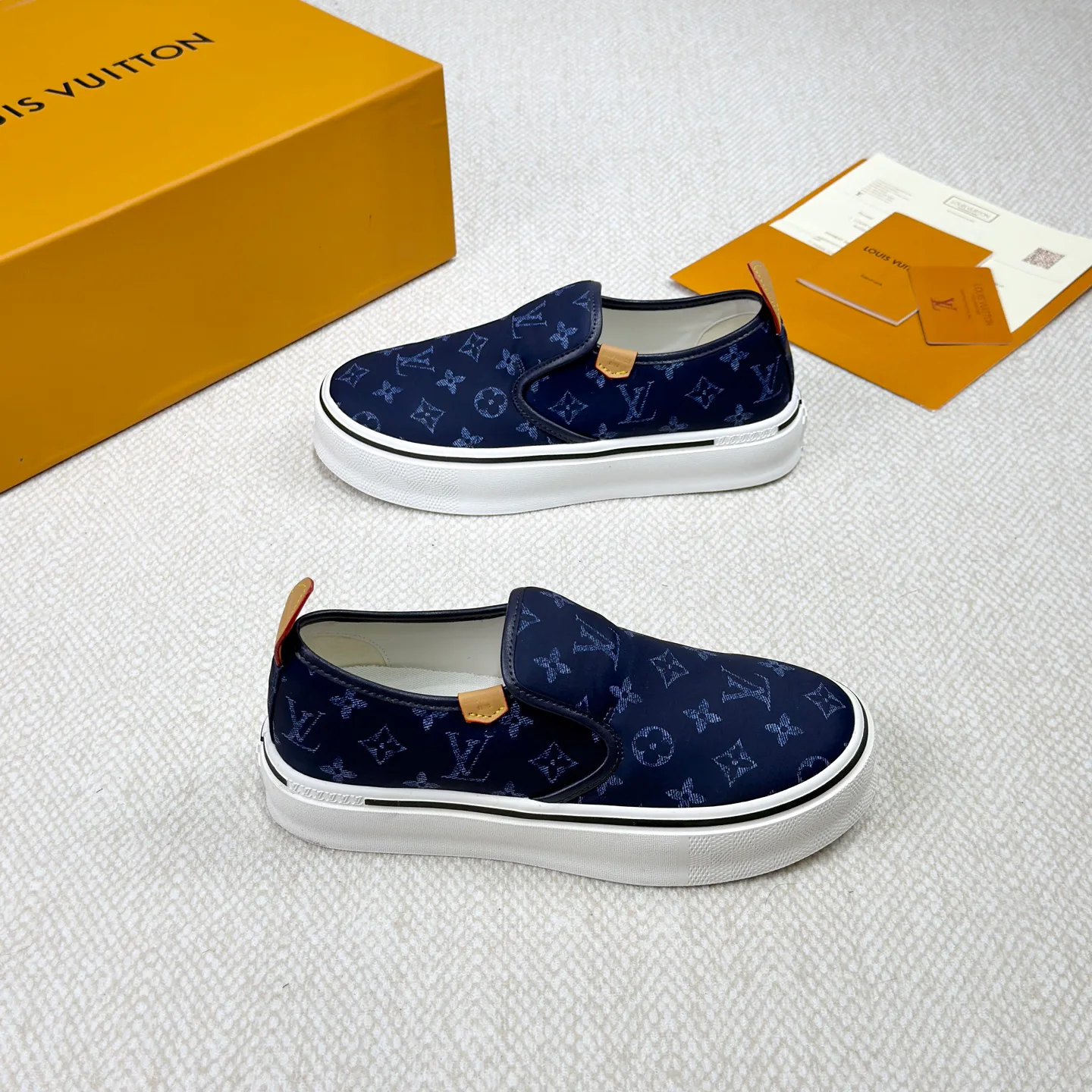 Men's Sneakers LOUIS VUITTON 18365135