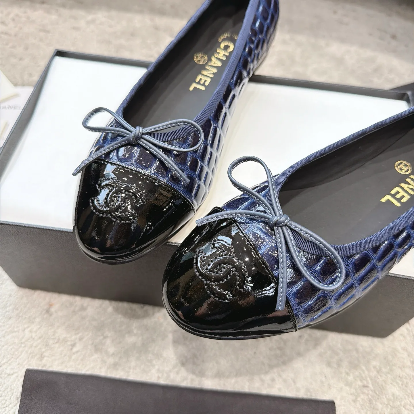 Women's Ballet Flats CHANEL 18323600