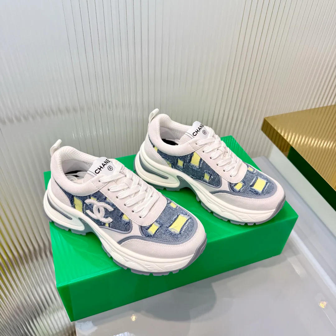 Women's Sneakers CHANEL 18366955