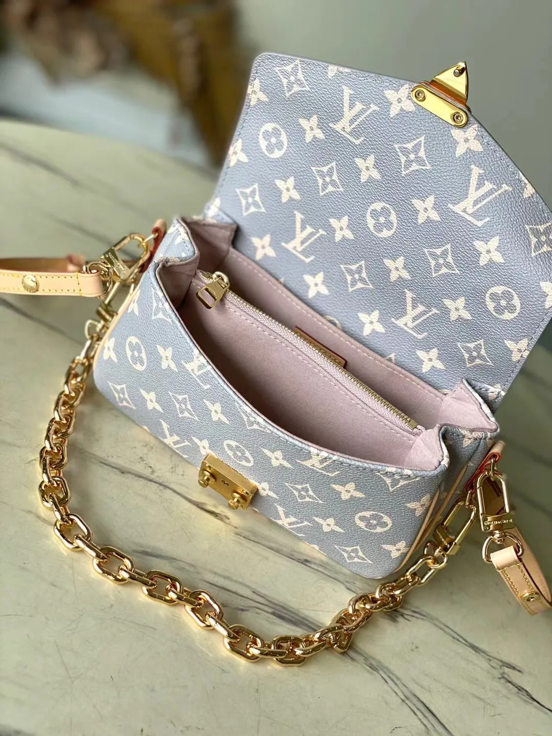 Women's Classic Handbags LOUIS VUITTON 18227605