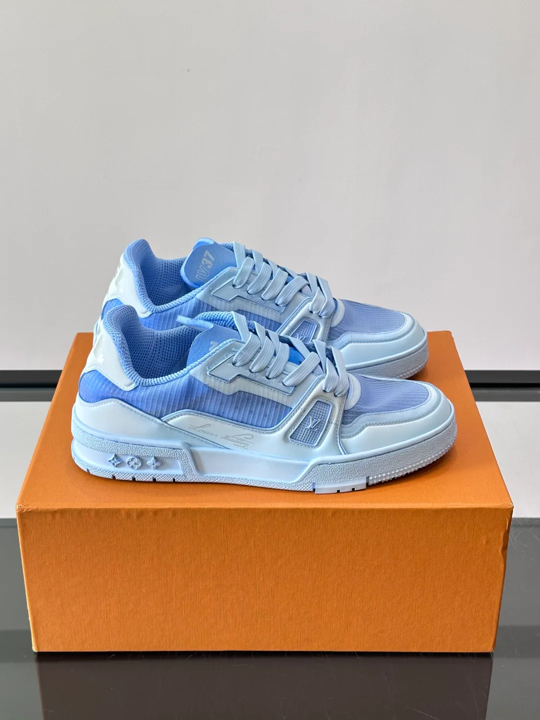 Men's Sneakers LOUIS VUITTON 17349440