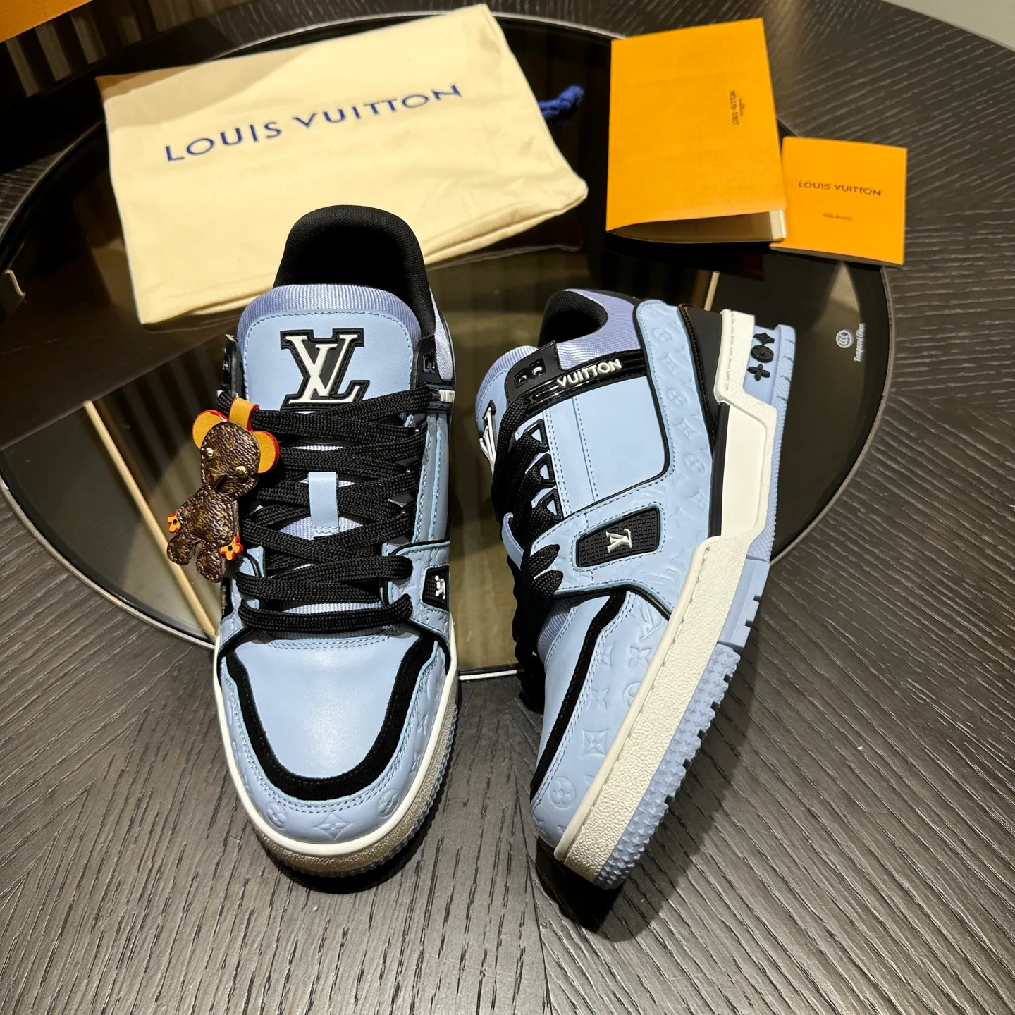 Men's Sneakers LOUIS VUITTON 18192378