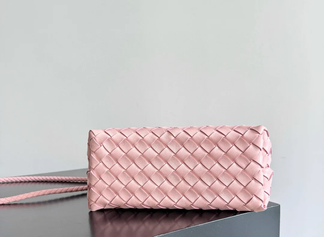 Women's Classic Handbags BOTTEGA VENETA 17126409