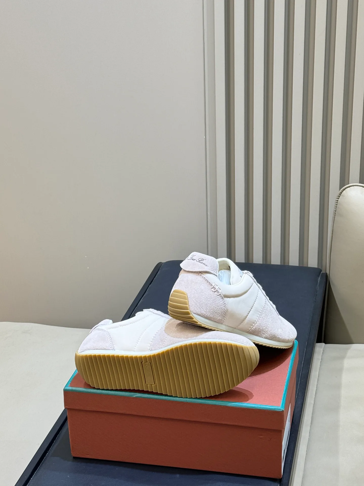 Women's Sneakers LORO PIANA 18073230