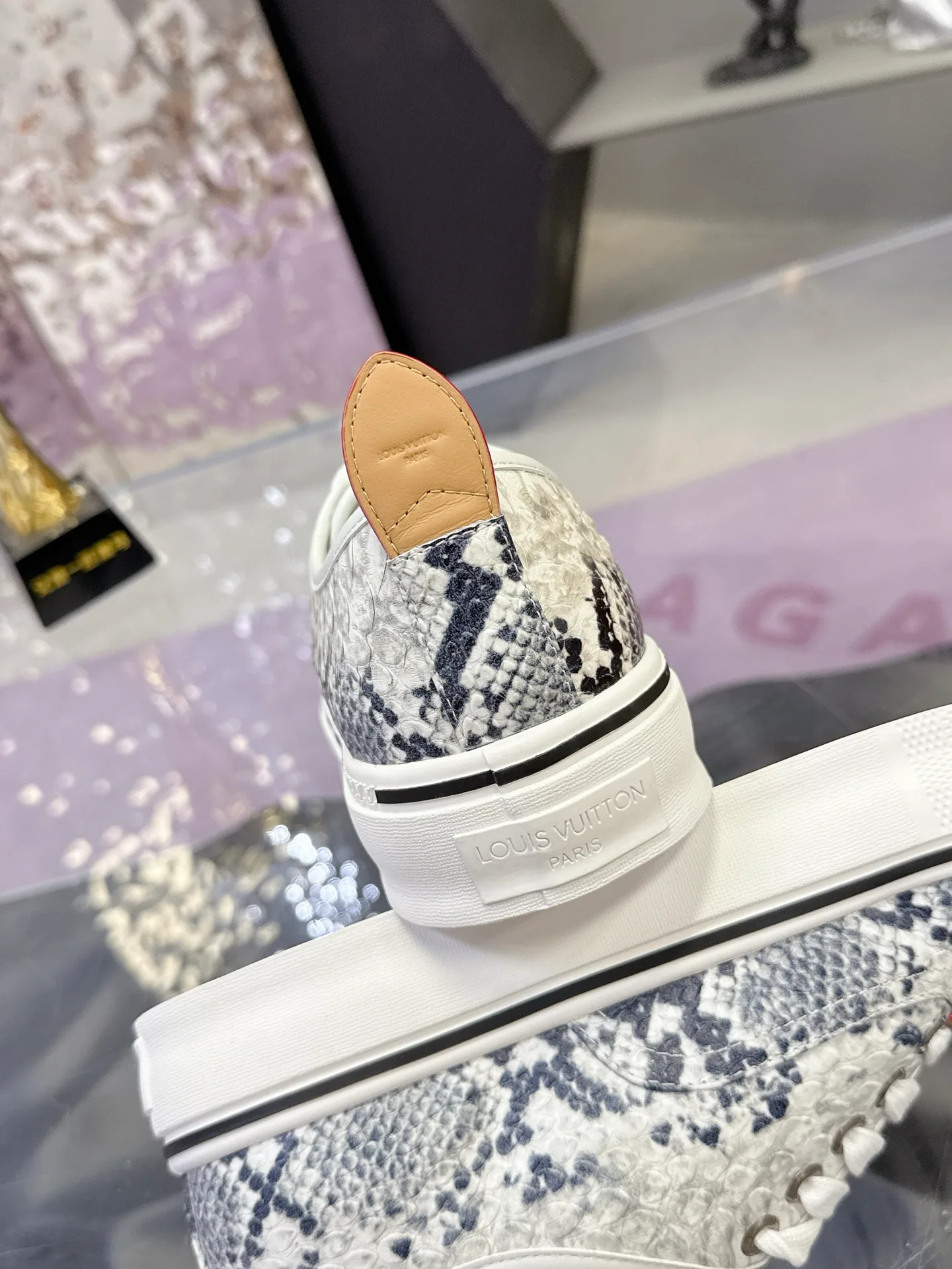 Men's Sneakers LOUIS VUITTON 17930911
