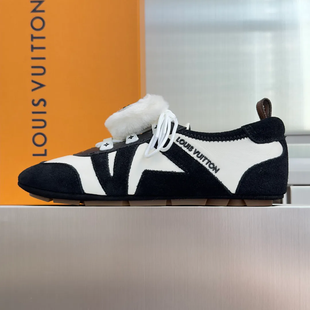 Women's Sneakers LOUIS VUITTON 17415512