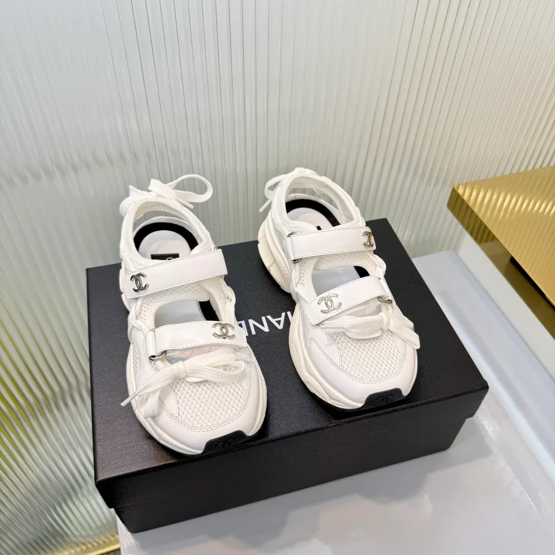 Women's Sneakers CHANEL 18366970