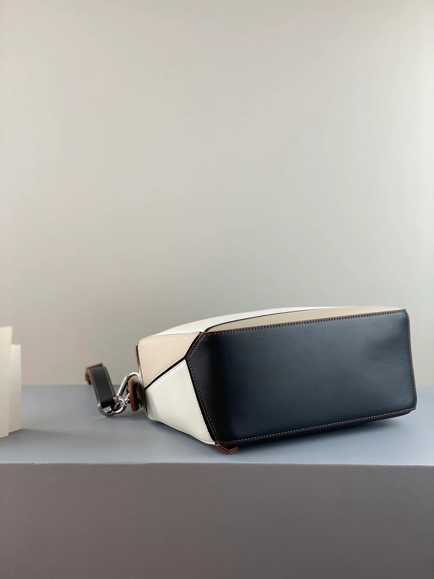 Women's Classic Handbags LOEWE 17271518