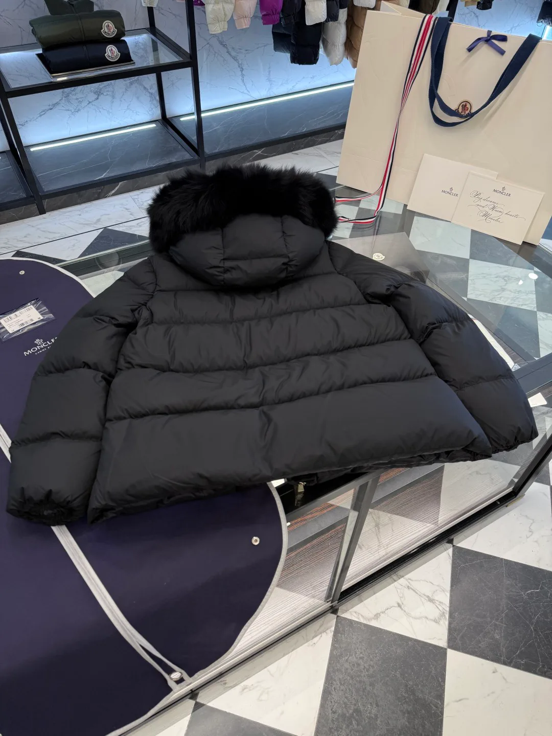 Women's Jackets And Down Jackets MONCLER 18510380