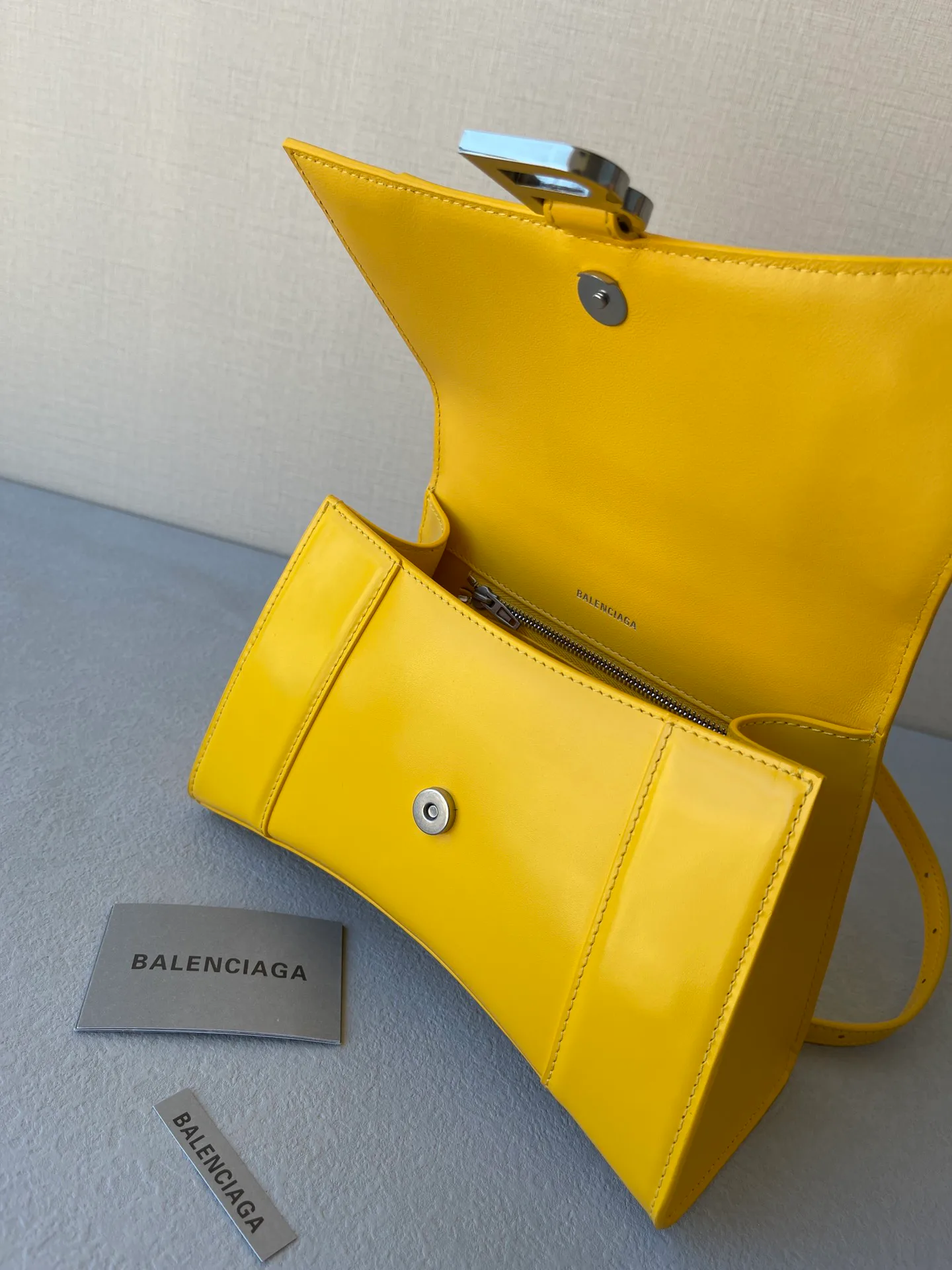 Классические Сумки Женские Balenciaga 18619529