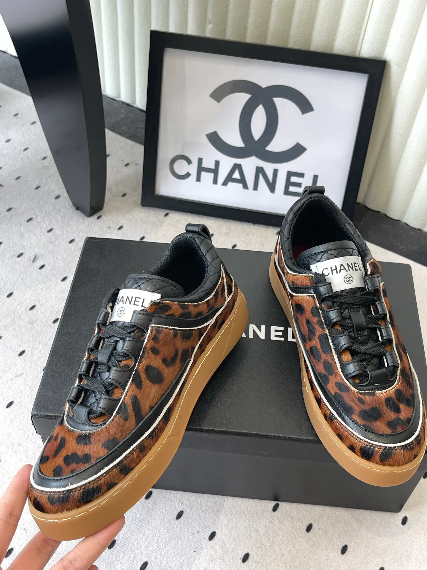 Women's Sneakers CHANEL 18069881