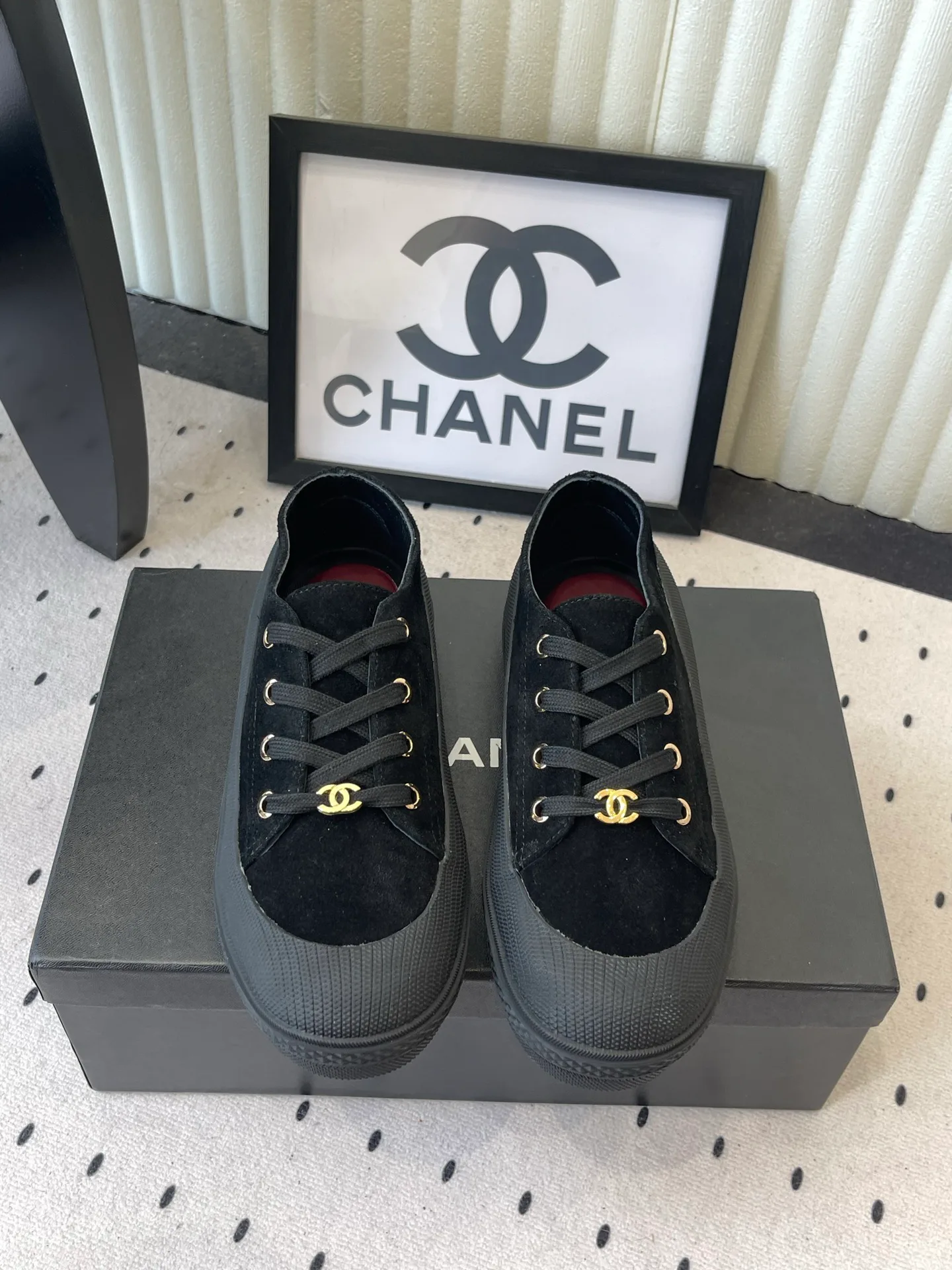 Women's Sneakers CHANEL 18069861