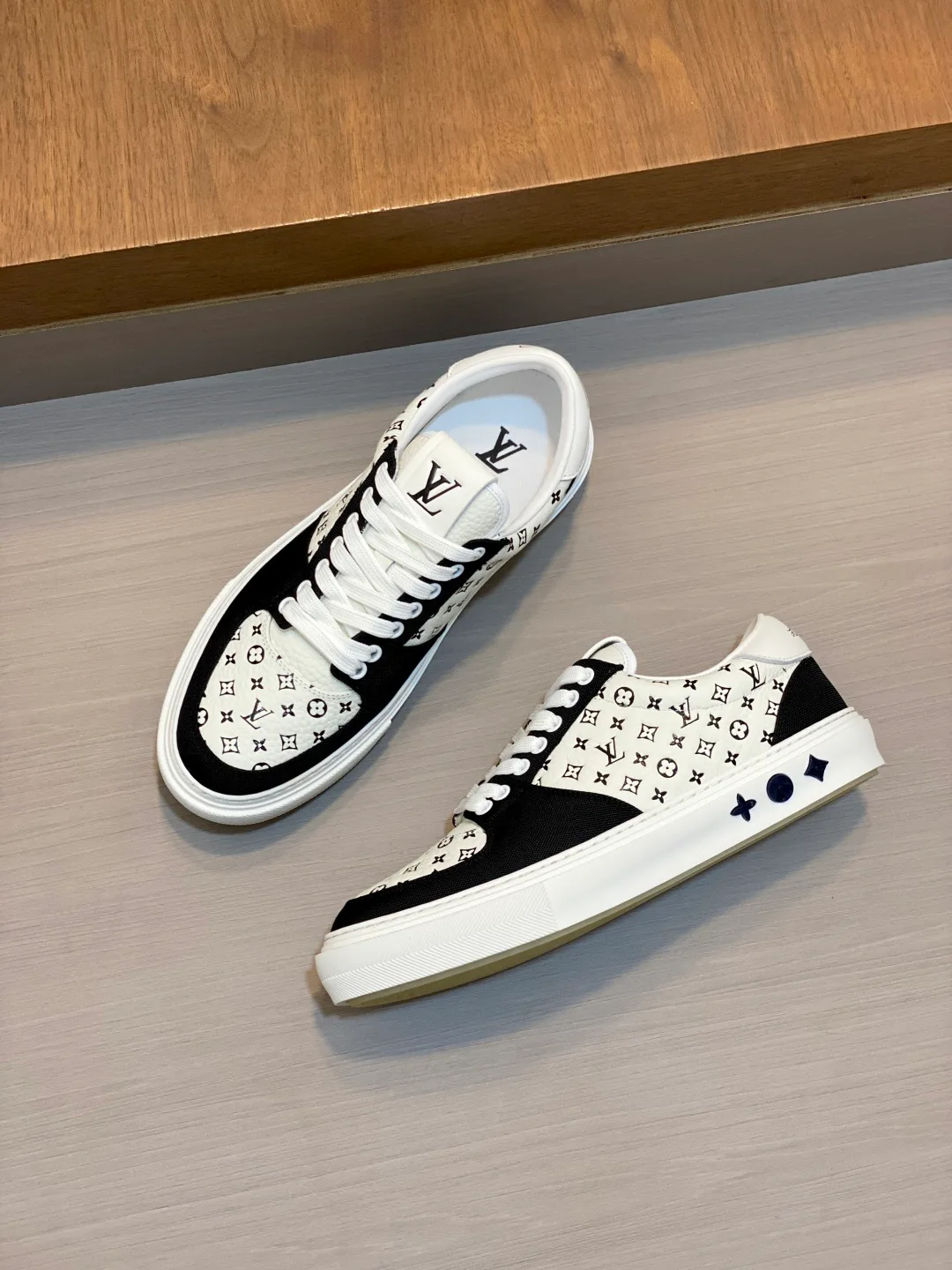 Men's Sneakers LOUIS VUITTON 18078962