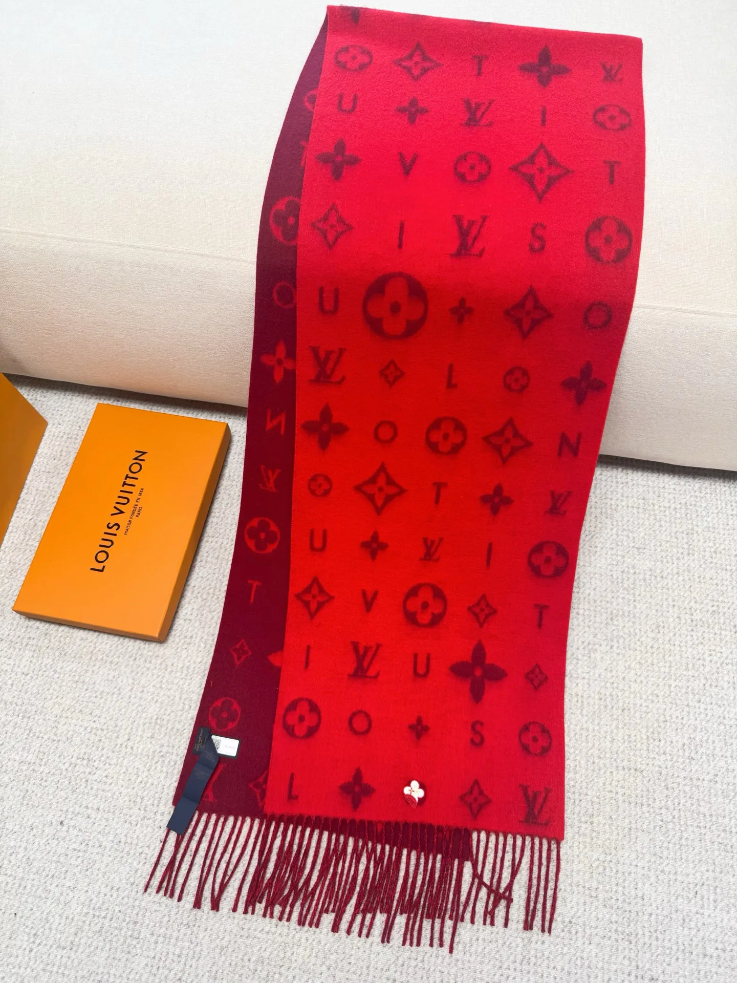Scarves LOUIS VUITTON 18261899