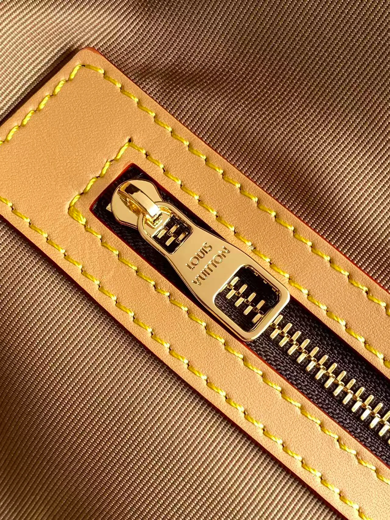 Women's Travel Bags LOUIS VUITTON 17948740