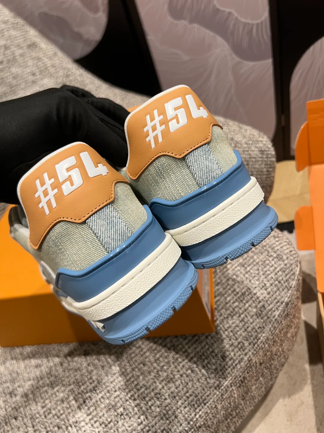 Women's Sneakers LOUIS VUITTON 18080170