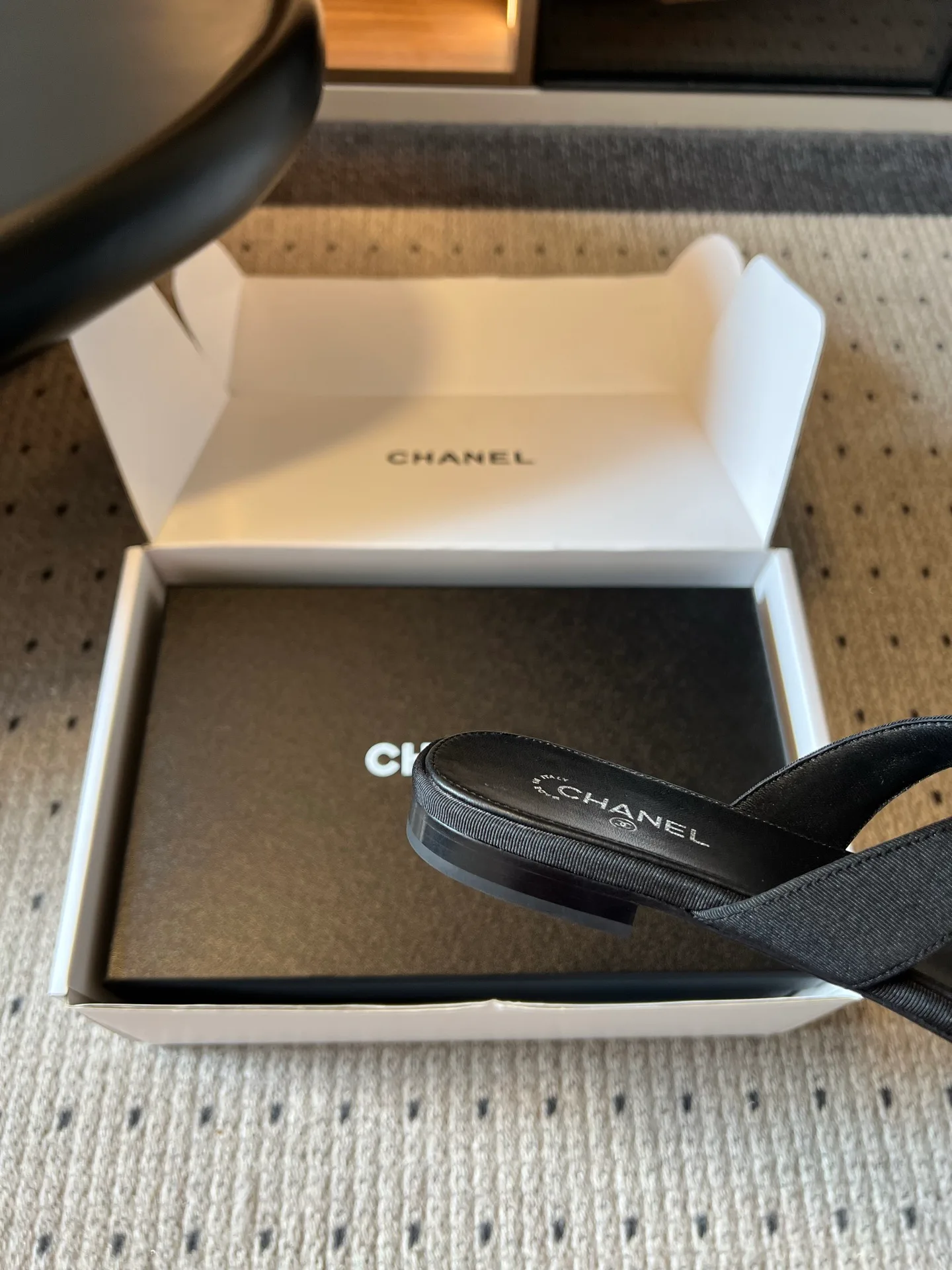 Women's Flip-Flops CHANEL 17419372