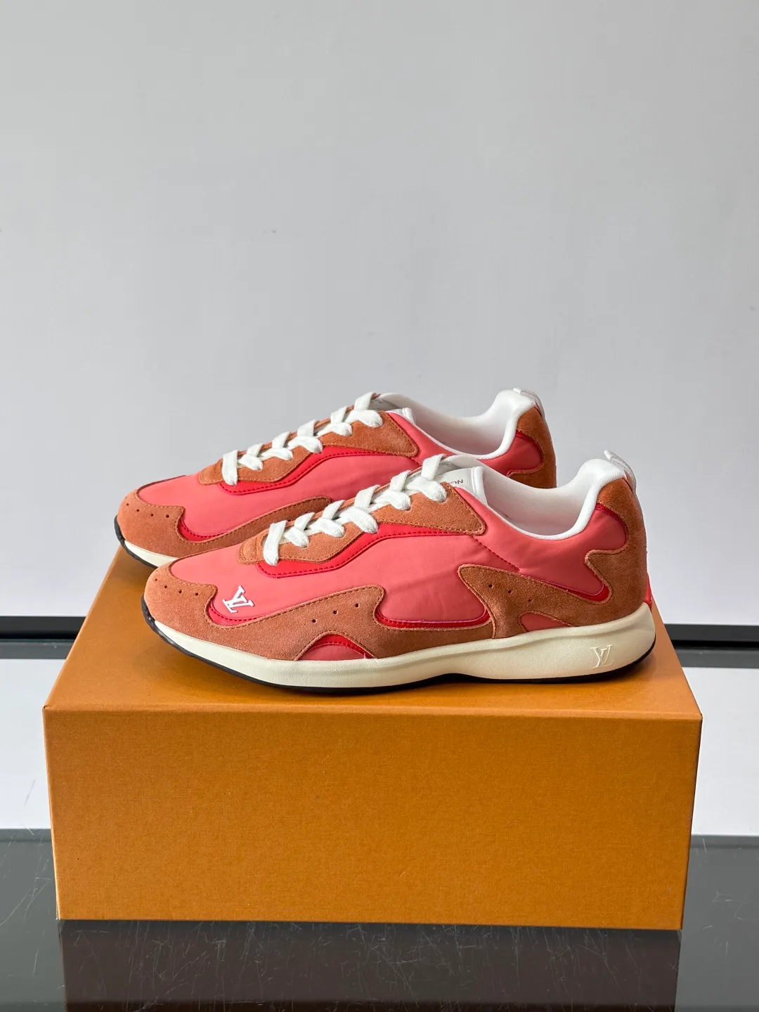 Women's Sneakers LOUIS VUITTON 17869455