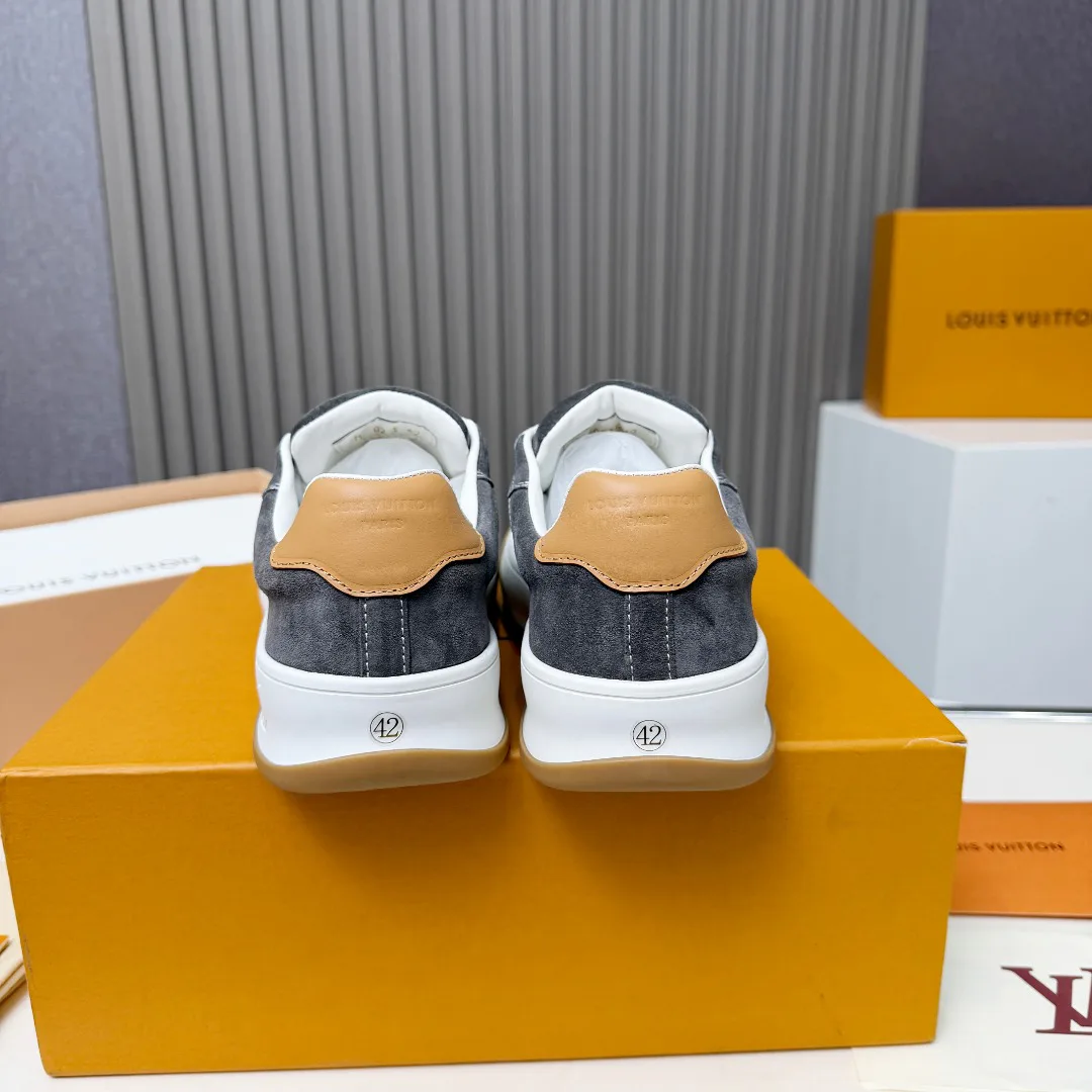 Men's Sneakers LOUIS VUITTON 18265134