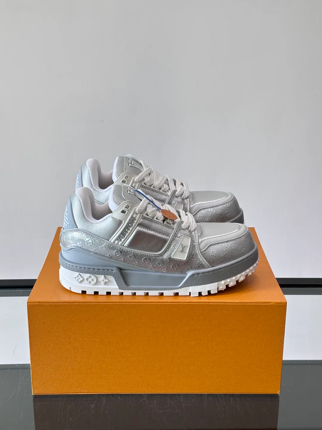 Women's Sneakers LOUIS VUITTON 17869462