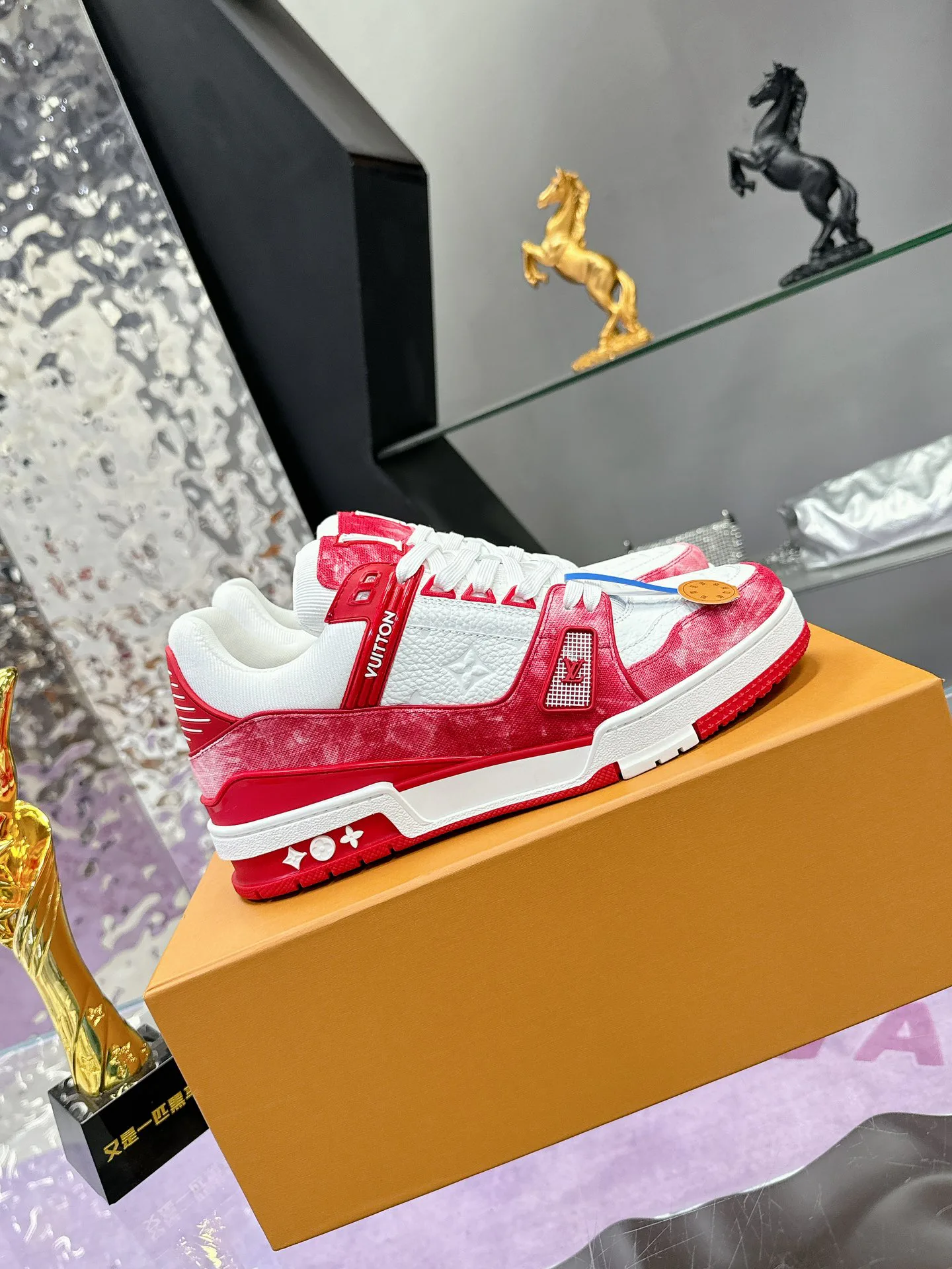 Women's Sneakers LOUIS VUITTON 17530408