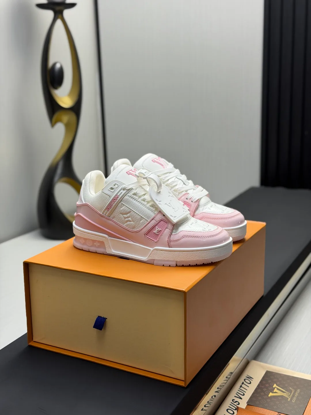 Women's Sneakers LOUIS VUITTON 18011596