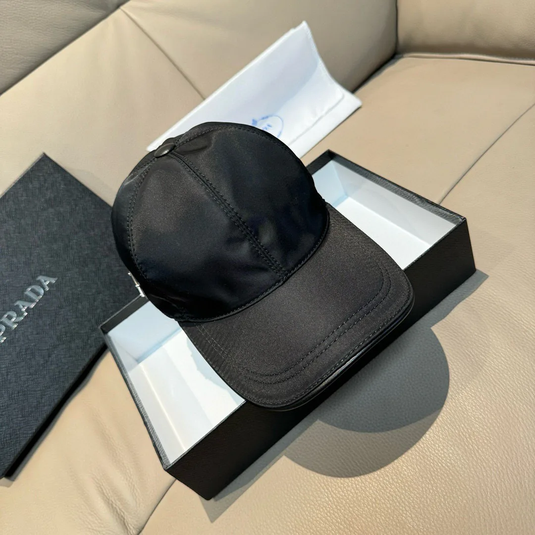 Hats PRADA 17604798