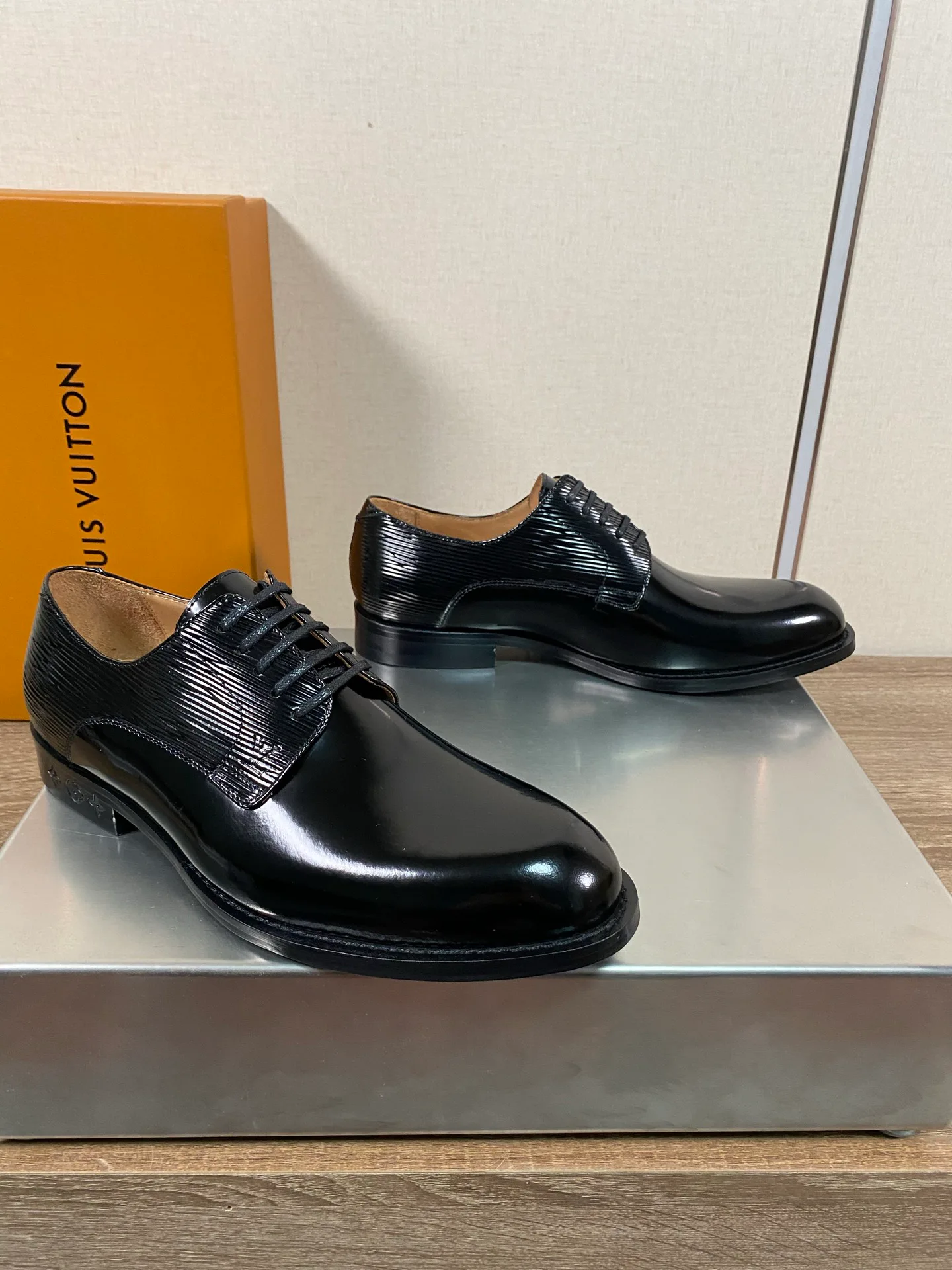 Men's Loafers And Dress Shoes LOUIS VUITTON 18078681
