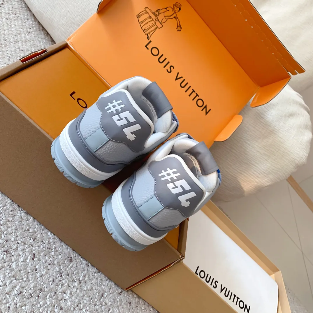 Women's Sneakers LOUIS VUITTON 17963681