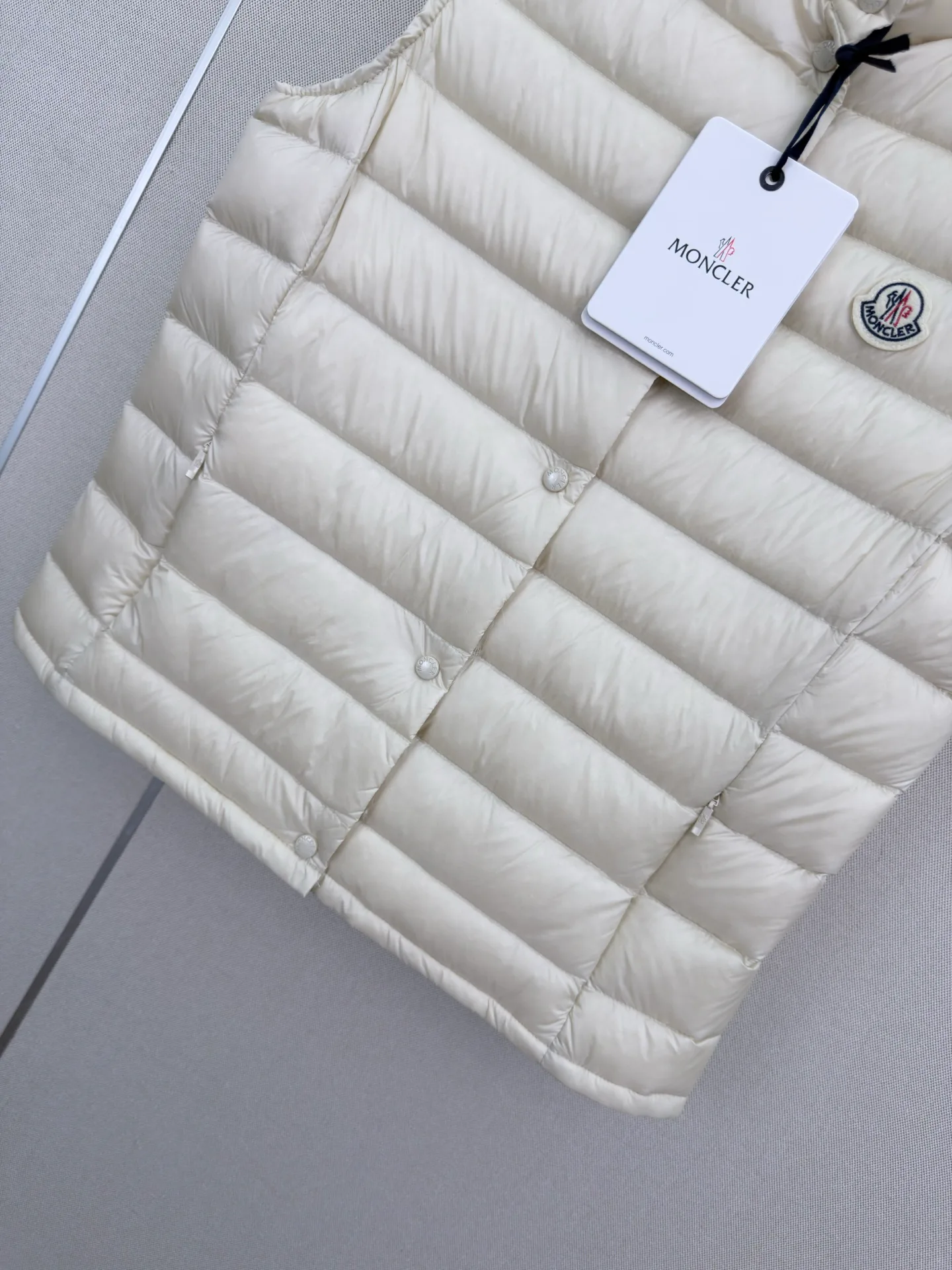 Women's Jackets And Down Jackets MONCLER 18108523