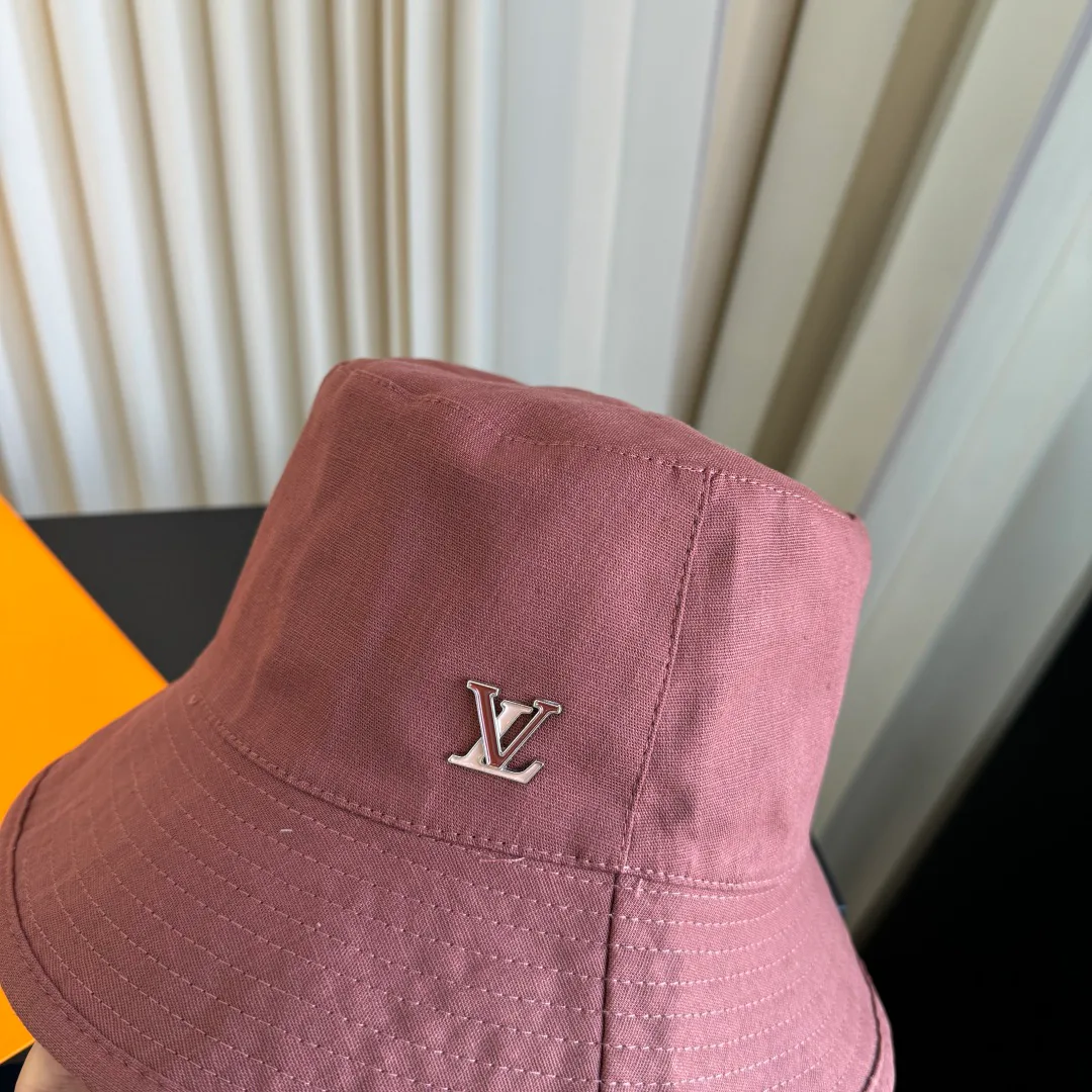 Hats LOUIS VUITTON 17467705