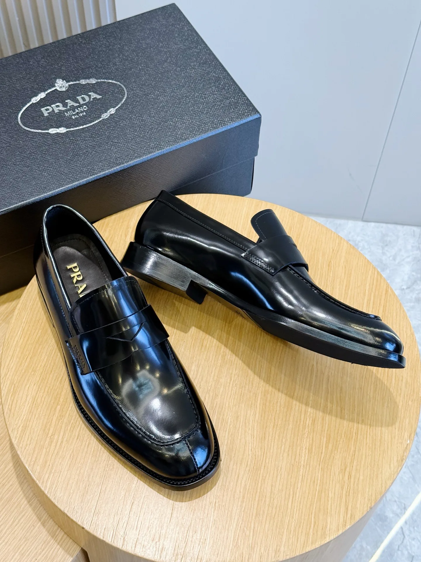 Men's Loafers And Dress Shoes PRADA 18139694