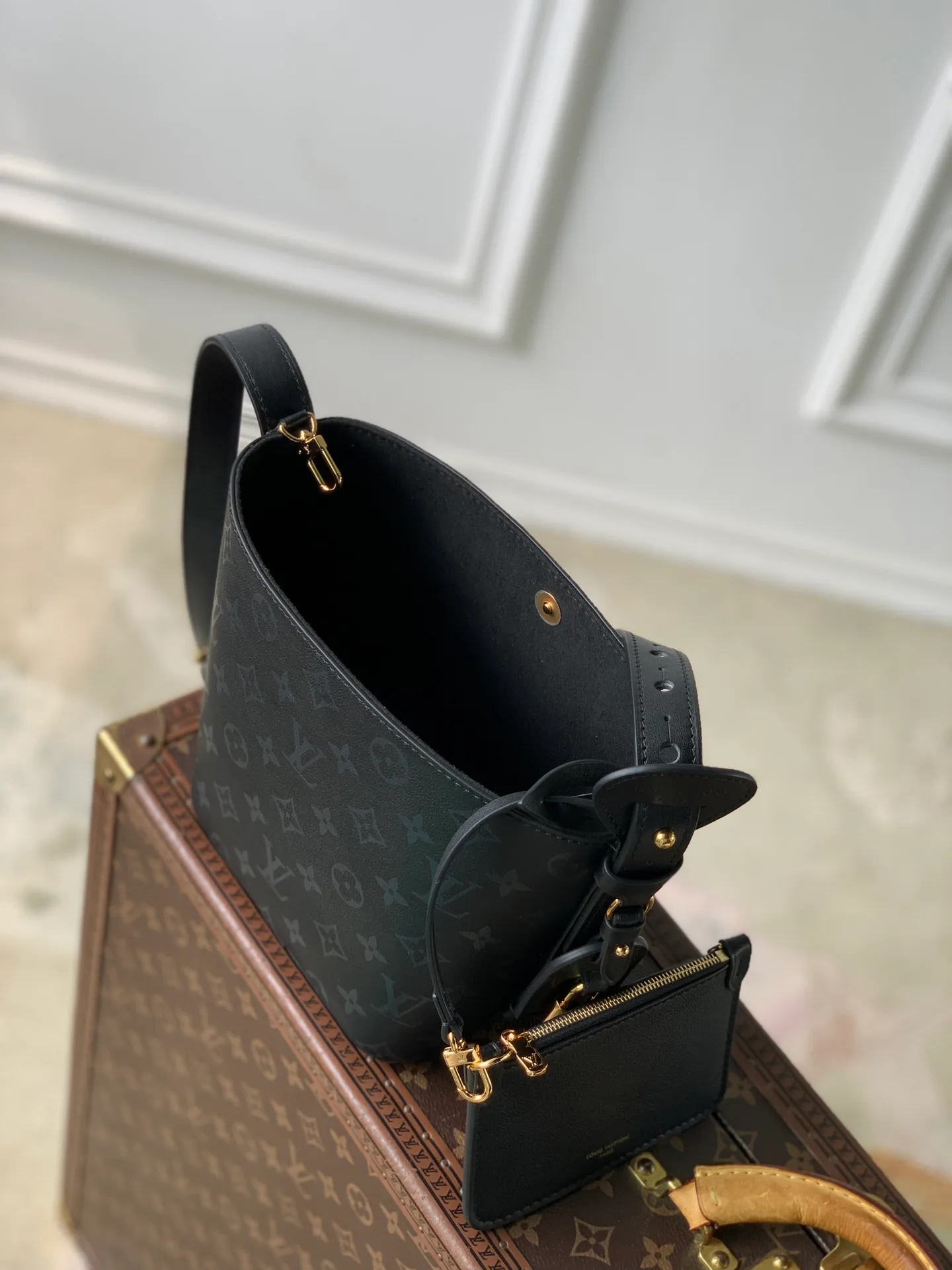 Women's Classic Handbags LOUIS VUITTON 18147457