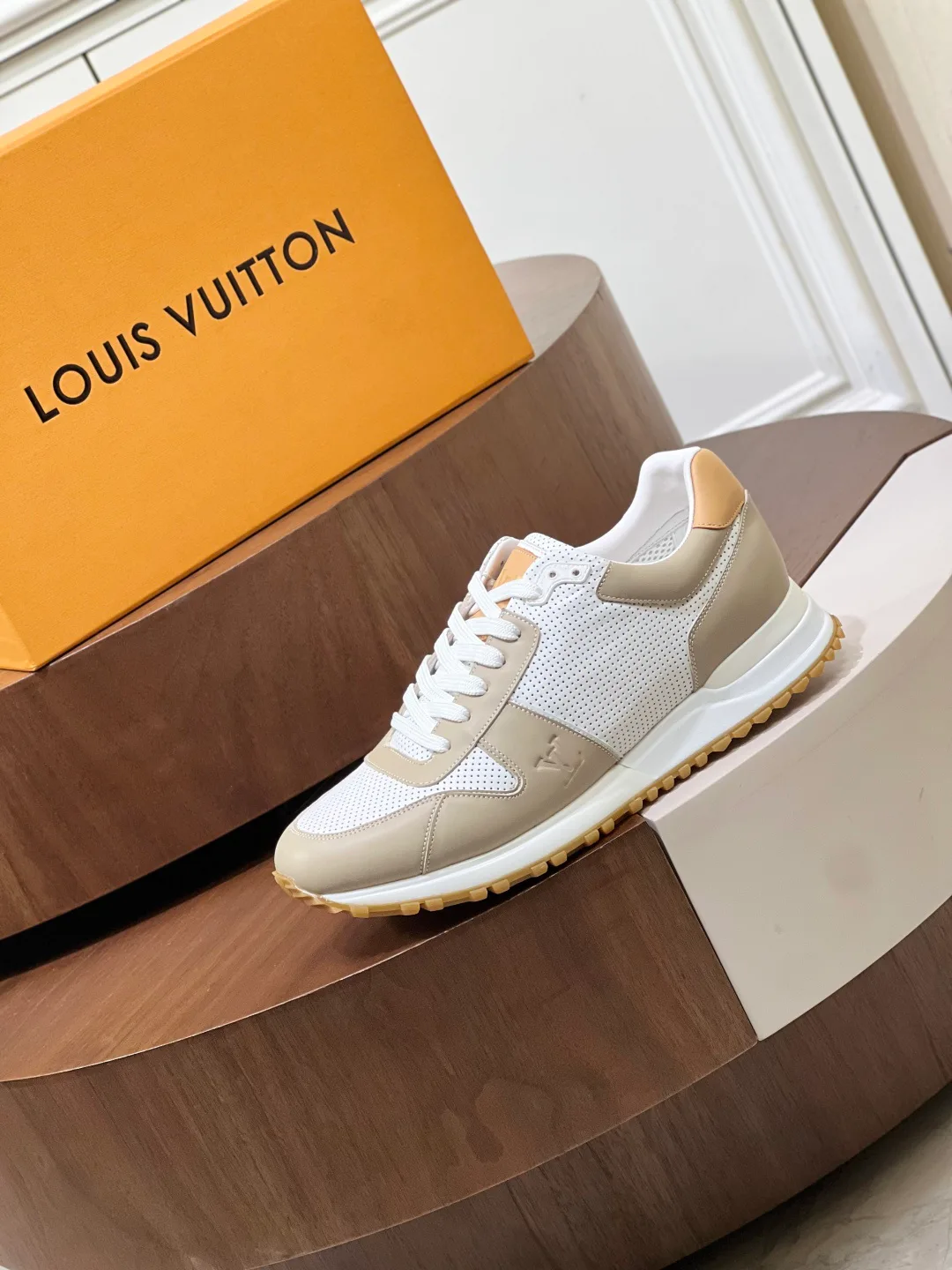 Men's Sneakers LOUIS VUITTON 18039346