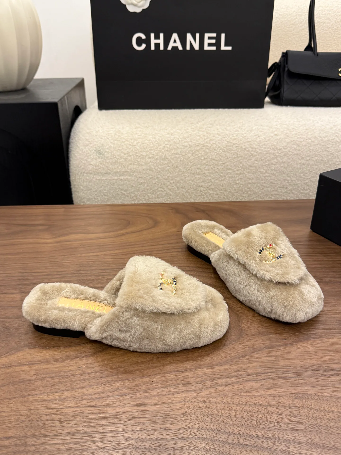 Women's Slippers CHANEL 18223682