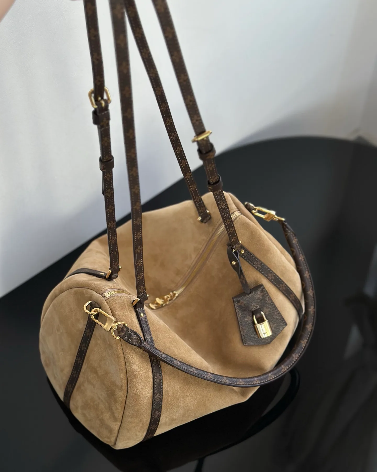 Women's Classic Handbags LOUIS VUITTON 18376623