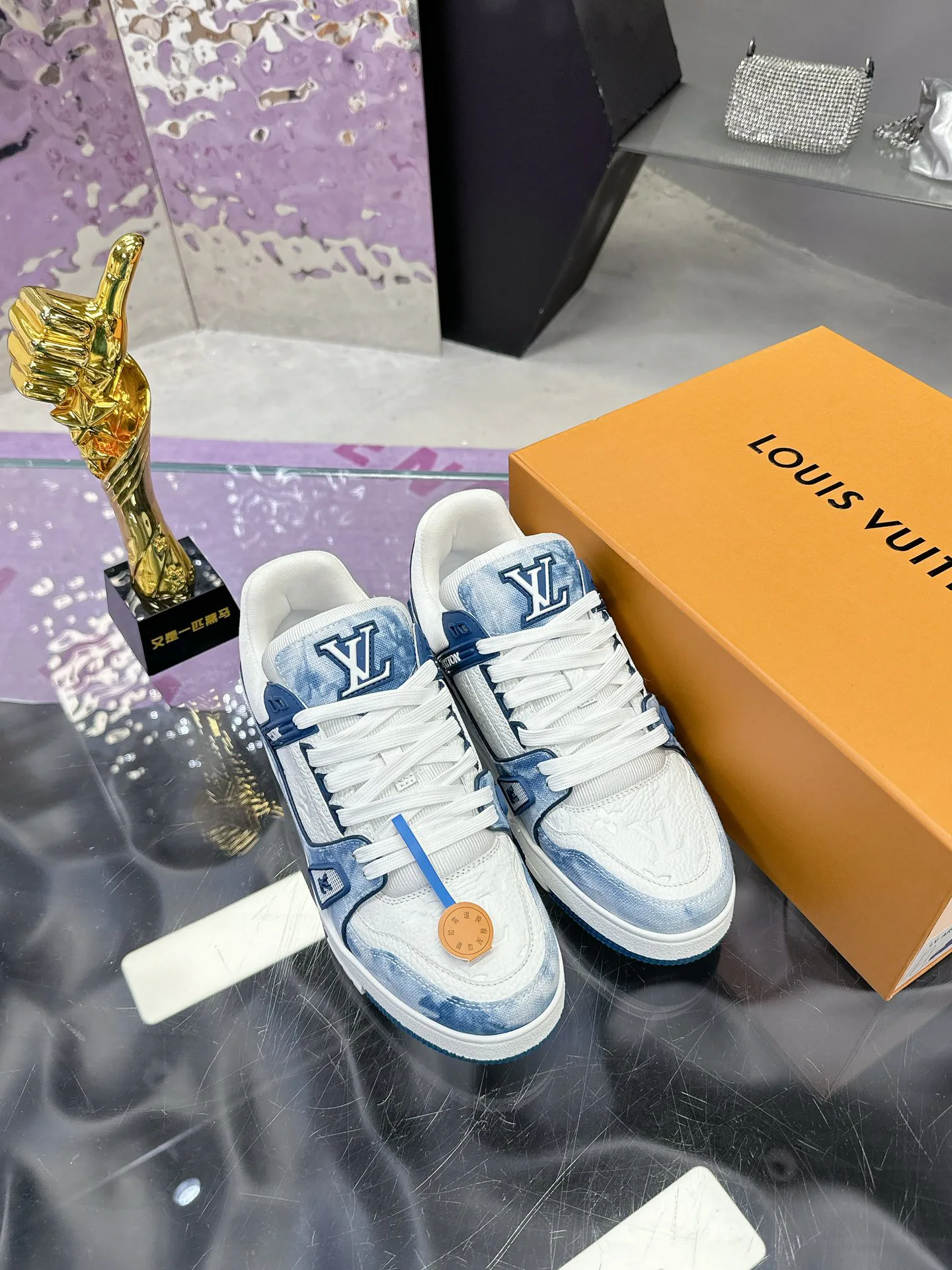 Women's Sneakers LOUIS VUITTON 17530409