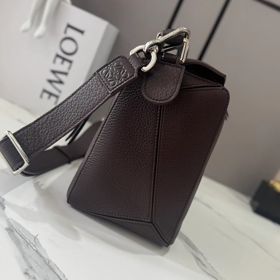 Women's Classic Handbags LOEWE 18030339
