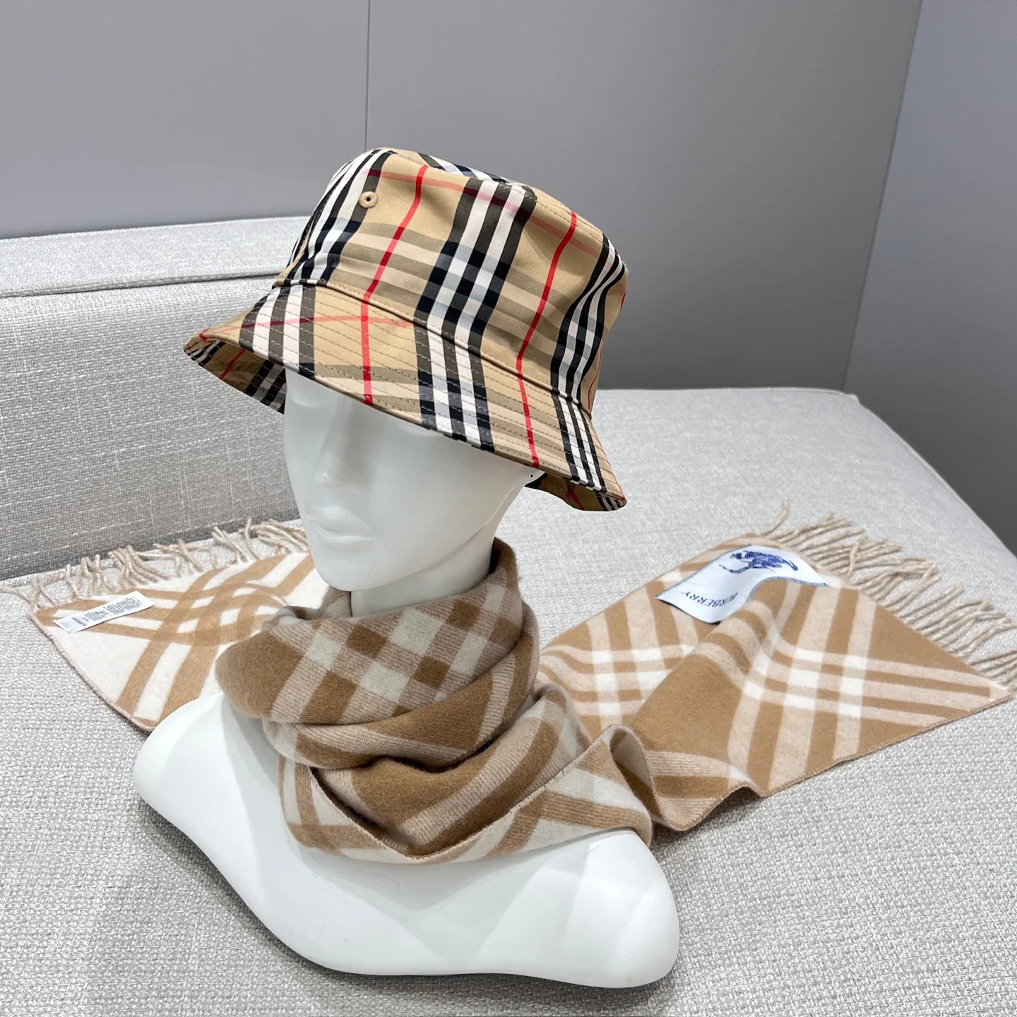 Scarves BURBERRY 17945511