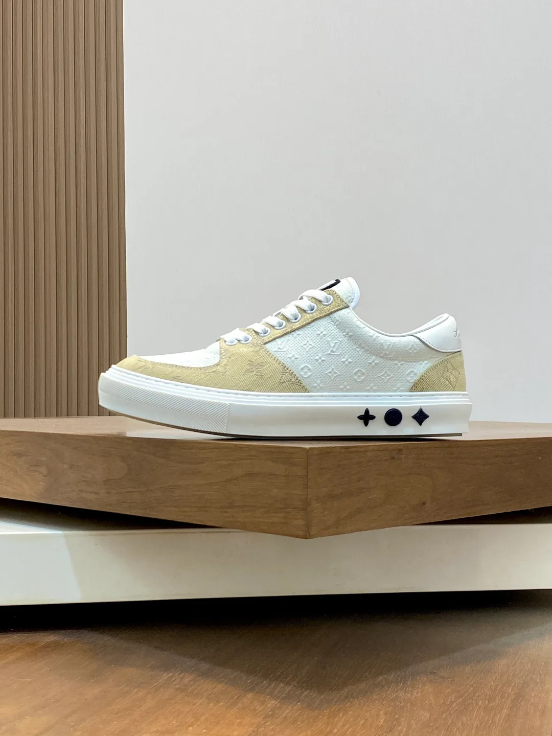 Men's Sneakers LOUIS VUITTON 17934209