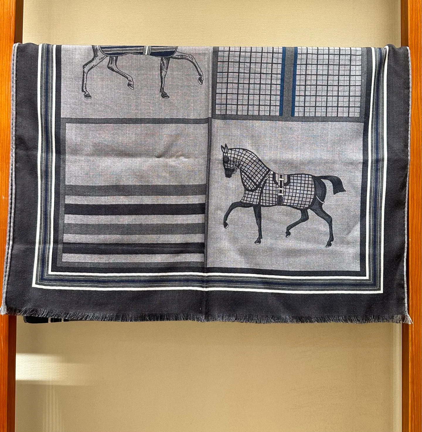 Scarves HERMES 18222475
