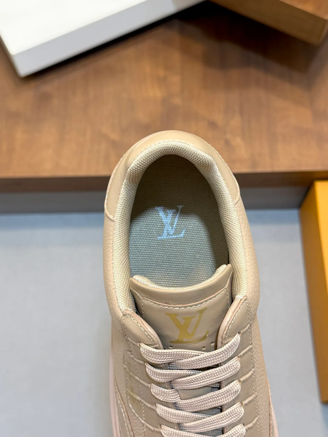 Men's Sneakers LOUIS VUITTON 18265105