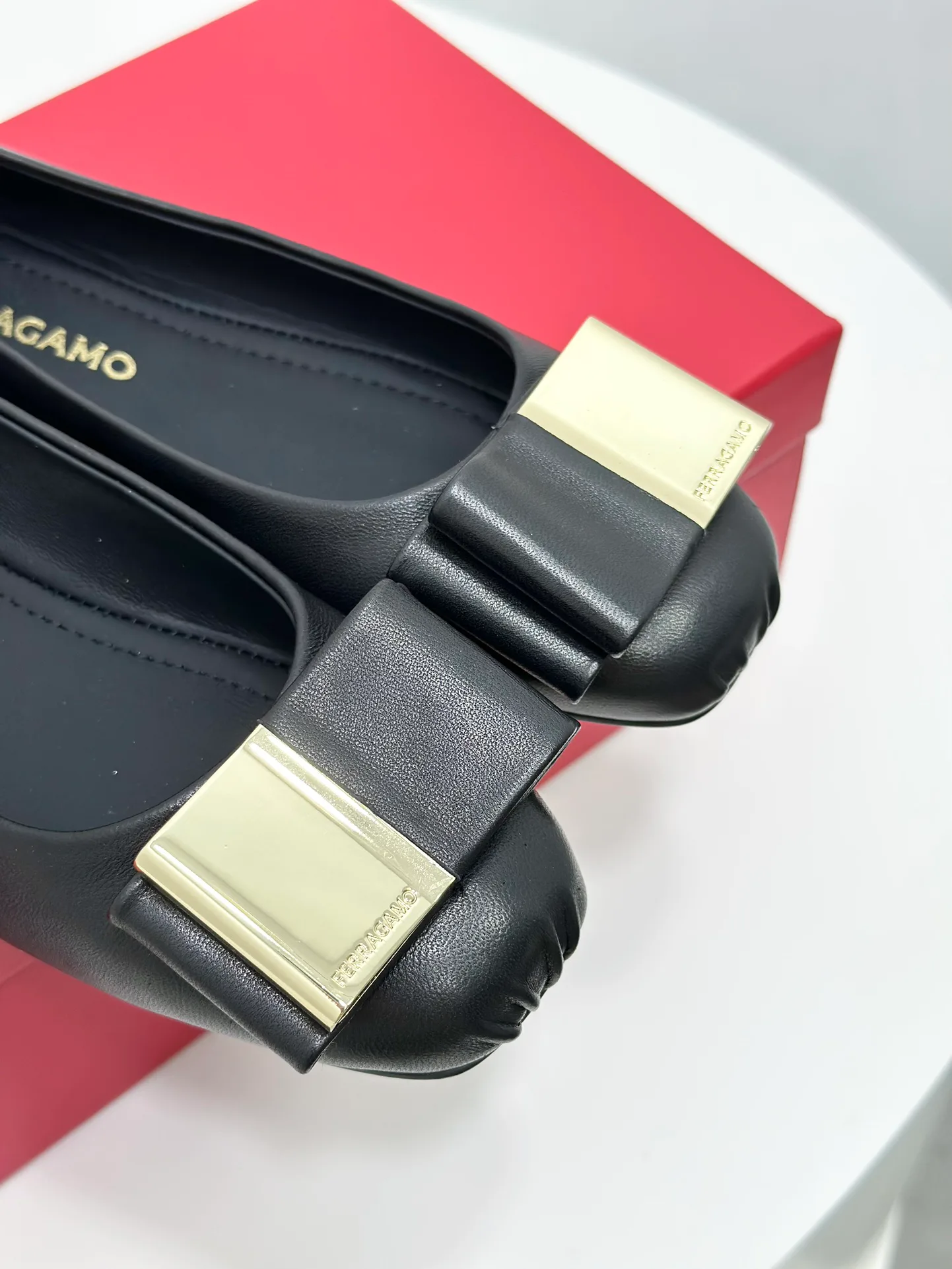 Women's Ballet Flats SALVATORE FERRAGAMO 18531859