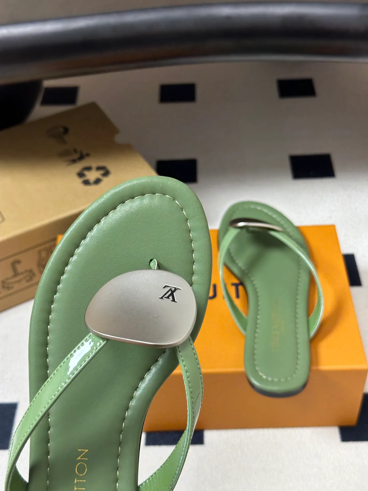 Women's Flip-Flops LOUIS VUITTON 17768196