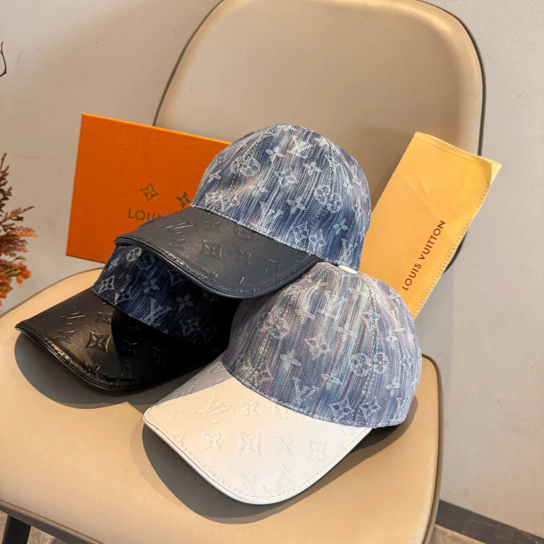 Hats LOUIS VUITTON 18105296