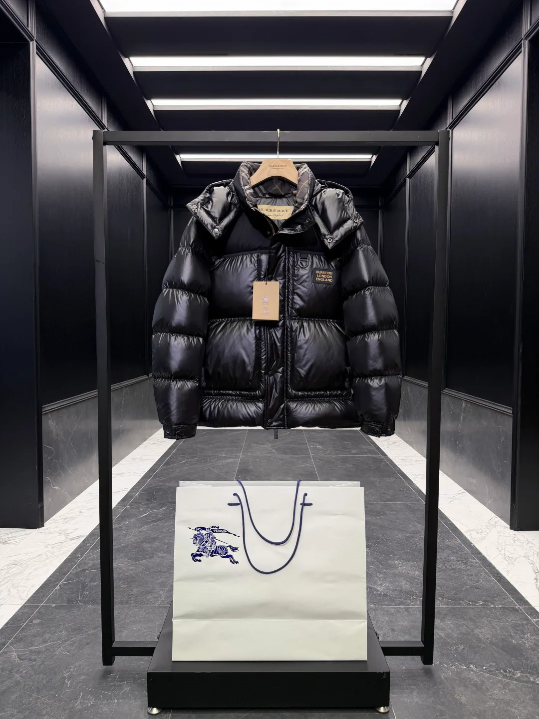 Women's Jackets And Down Jackets BURBERRY 17876508